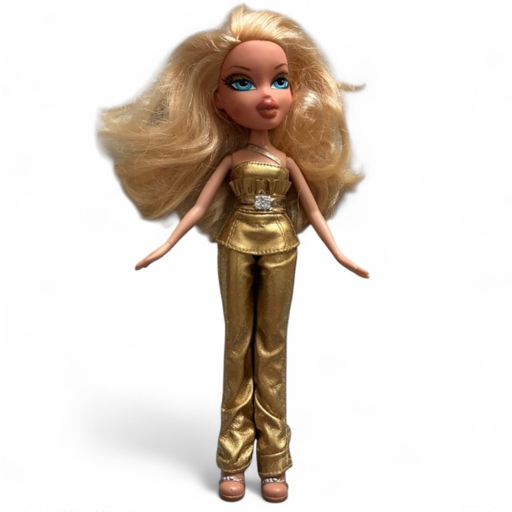 Bratz Doll Cloe in Gold Suite 1
